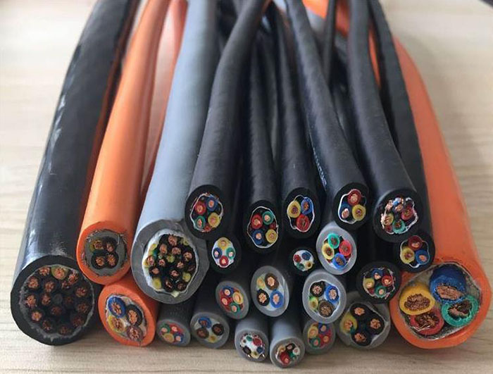 高低壓電線電纜使用時(shí)需要注意哪些事項(xiàng).jpg 高低壓電線電纜使用時(shí)需要注意哪些事項(xiàng).jpg